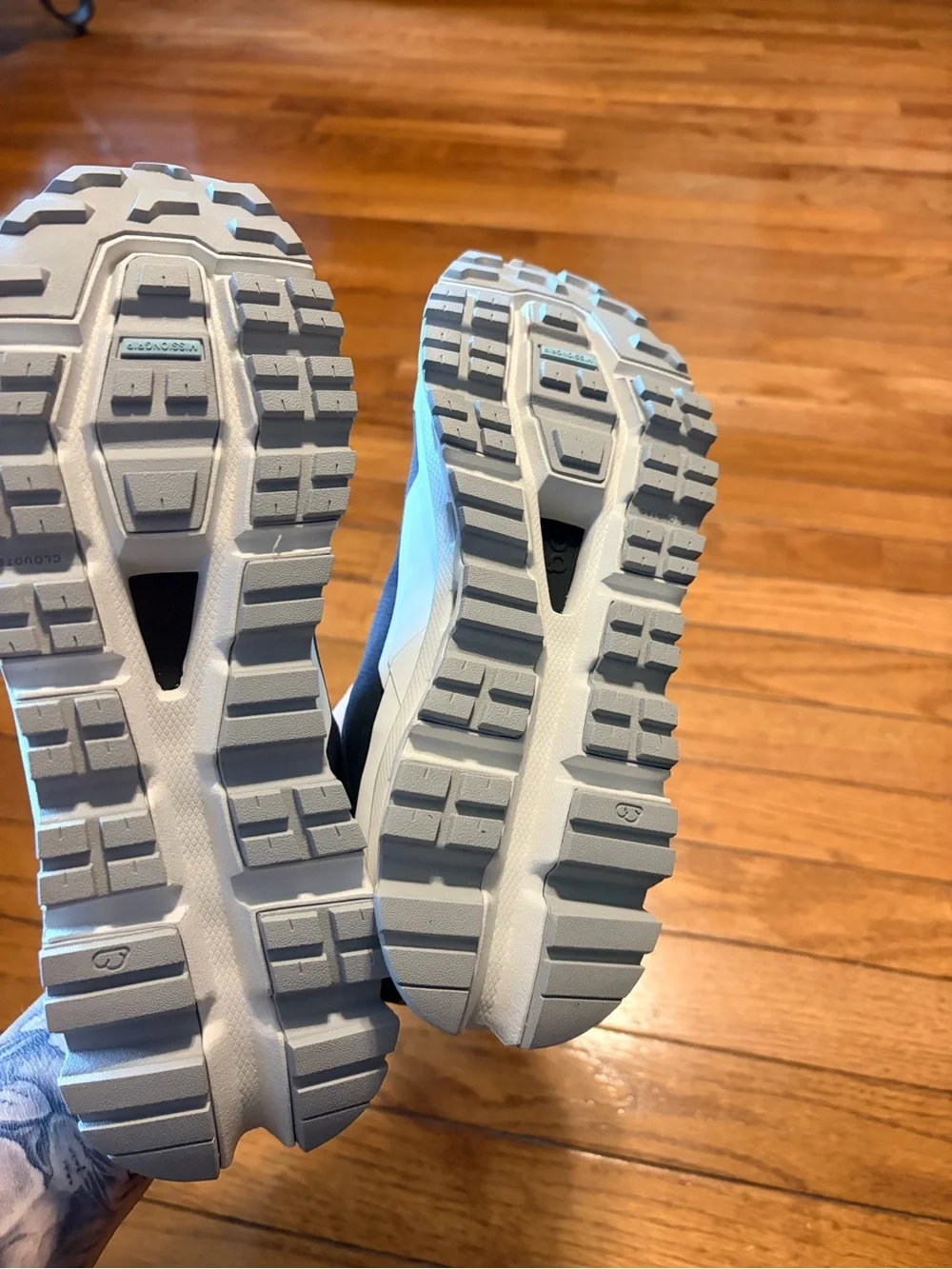 On Running Youth 4.5 Cloudhero mid waterproof Trail Shoes in Black and White